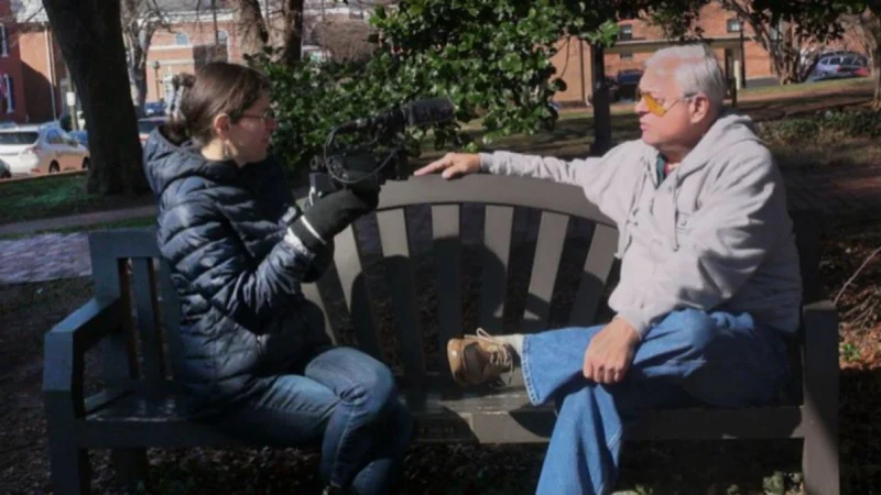 Bên Ngoài Bong Bóng: Du Hành Cùng Alexandra Pelosi - Outside the Bubble: On the Road with Alexandra Pelosi