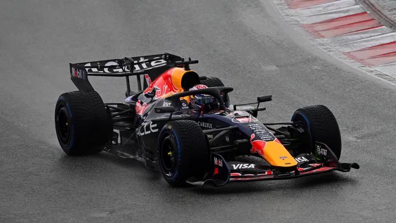 Max Verstappen ขับรถ F1 Red Bull 2026 ในการทดสอบพรีซีซันที่บาร์เซโลนา แสดงเครื่องยนต์ใหม่และการพัฒนาประสิทธิภาพ